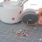 Meuble de rangement pour épingles et outils de couture de SINGER